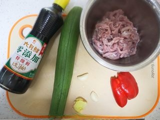 Stir-fried loofah with shredded pork