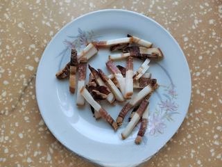 Stir-fried Wild Sesame with Sauce Pork