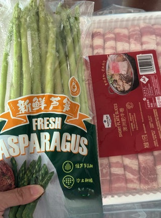 Exclusive Fatty Beef and Asparagus Rolls