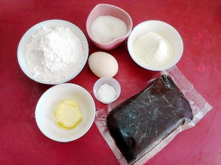 Red bean paste egg mooncake debut