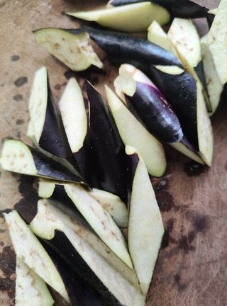 Eggplant and Okra Stir-Fried with Onion Exclusive