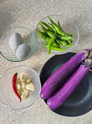 Braised Eggplant with Century Egg and Green Peppers