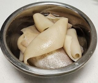 Reddish Braised Pig Skin