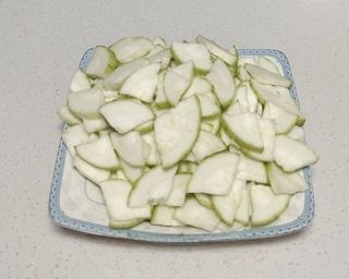 Loofah Stir-fried with Green Peppers