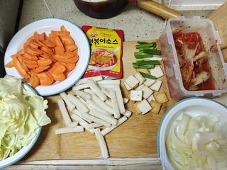 Simple Korean Stir-fried Rice Cakes for 2-3 People
