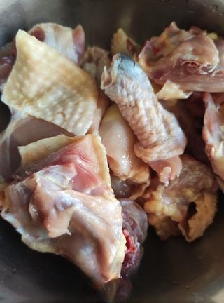 Exclusive Braised Chicken with Carrots and Dried Tofu Skin