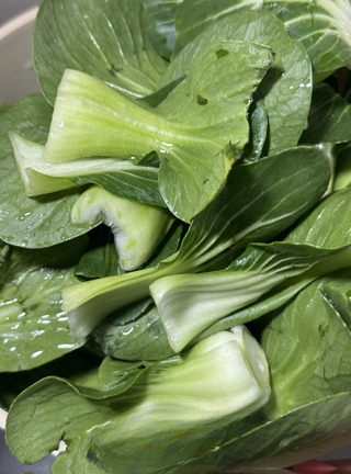 Shanghai greens stir-fried with fried gluten, exclusive