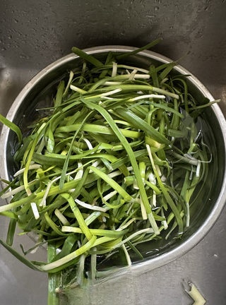 Stir-fried Eggs with Spring Chives