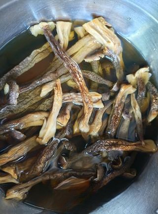 Exclusive Dry Pot with Deer Antler Mushrooms