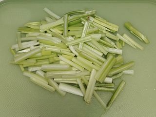 Stir-fried Celery with Red Chili Peppers