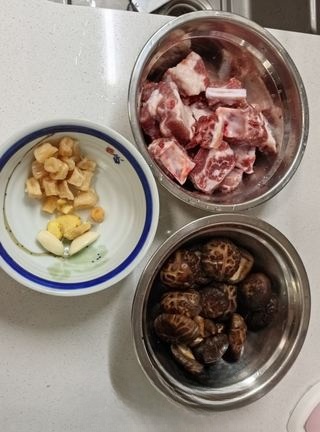 Braised Pork Ribs with Shiitake Mushrooms