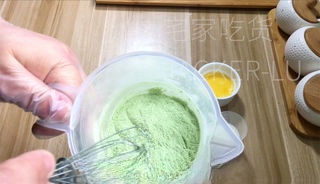 Matcha cheesecake-filled scone, a fusion of crispness and richness, sweet and adorable, irresistible.