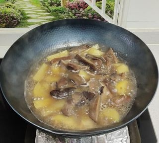 Mushroom and tomato stewed potatoes