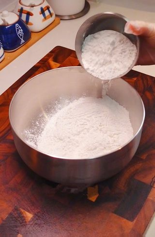 White sugar cake