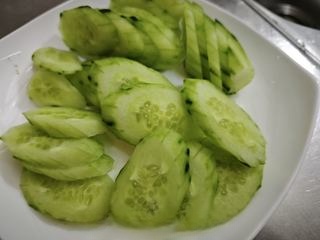 Stir-fried pork slices with cucumber