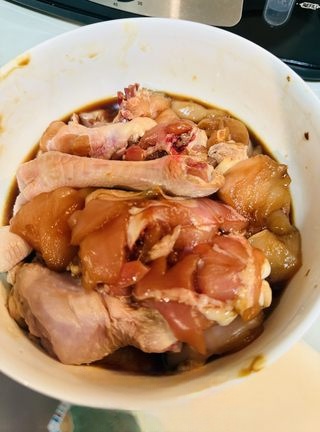 Braised Chicken with Ginger and Scallions in Soy Sauce