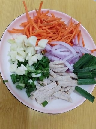 Cantonese-style stir-fried rice noodles