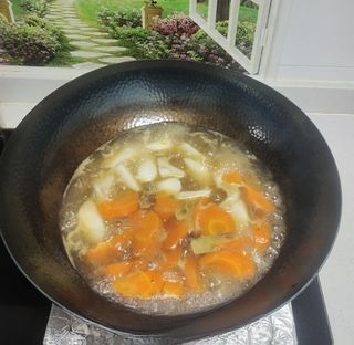 Stewed together with vegetables
