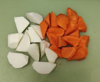 Chicken drumstick stewed with vegetables