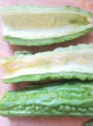 Bitter melon stir-fried with eggs