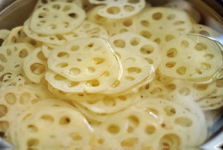 Lotus Root Slices with Ginger Juice