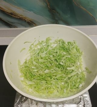 Stir-fried cabbage with eggs