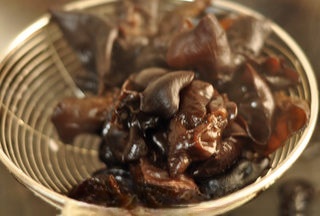 Onion Mixed with Wood Ear Mushrooms