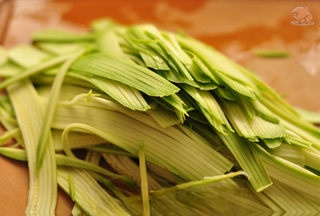 Zucchini with sauce