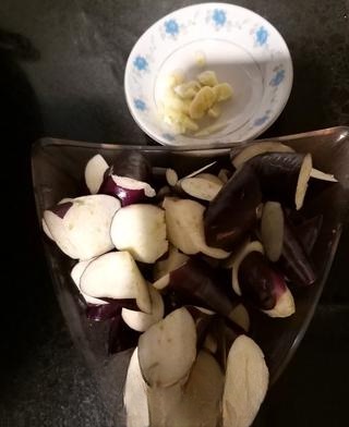 Fragrant Eggplant with Enoki Mushrooms