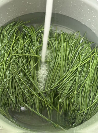 Exclusive Stir-Fried Eggs with Sand Leek