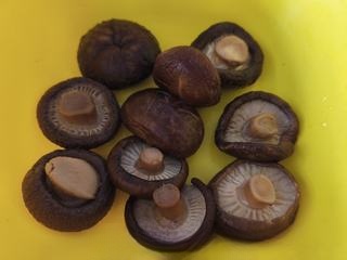 Stir-fried minced meat with shiitake mushrooms