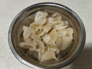 Stir-fried White Jade Fungus with Celery