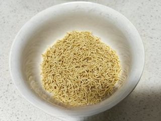 Instant noodle and egg pancake