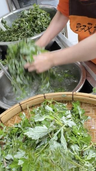 Detailed Tutorial on Making Zhaoqing Ai Ci and Qing Tuan in Guangdong
