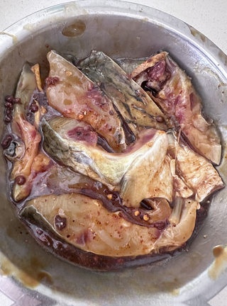 Grilled fish pieces