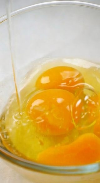 Hong Ruizhen Egg and Ham Sandwich